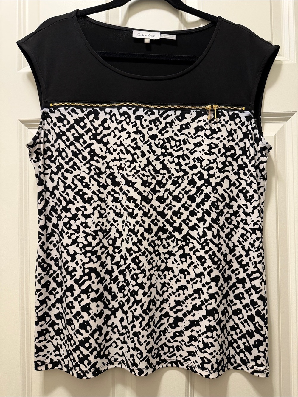 GUC Calvin Klein zipper detail dress shirt. Size L.